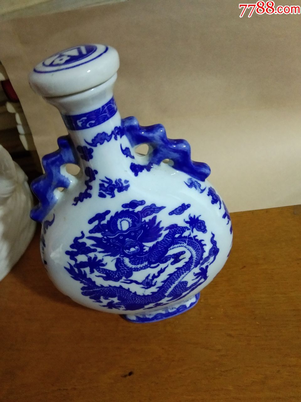 1982年景德镇制青花瓷【梅兰春】酒瓶_价格30.