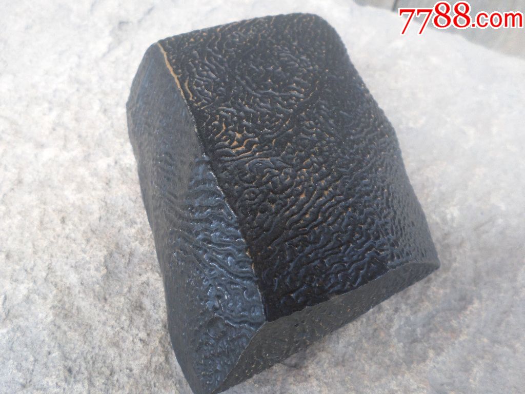 天然观赏沙漠漆老皮戈壁石黑色满纹理新疆哈密沙漠戈壁石纹路泥石