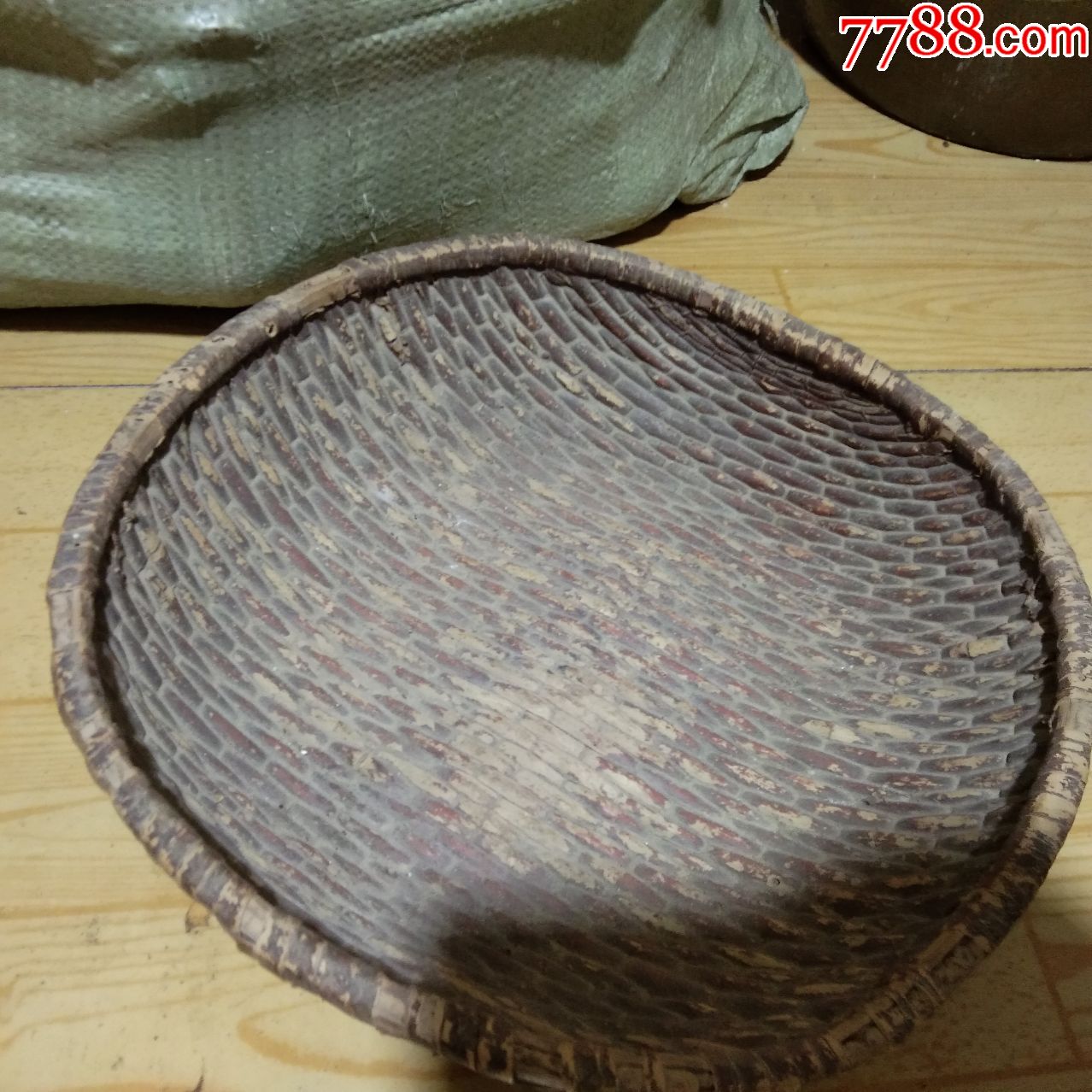 民国红漆藤编针线箩筐老物件古董收藏摆件