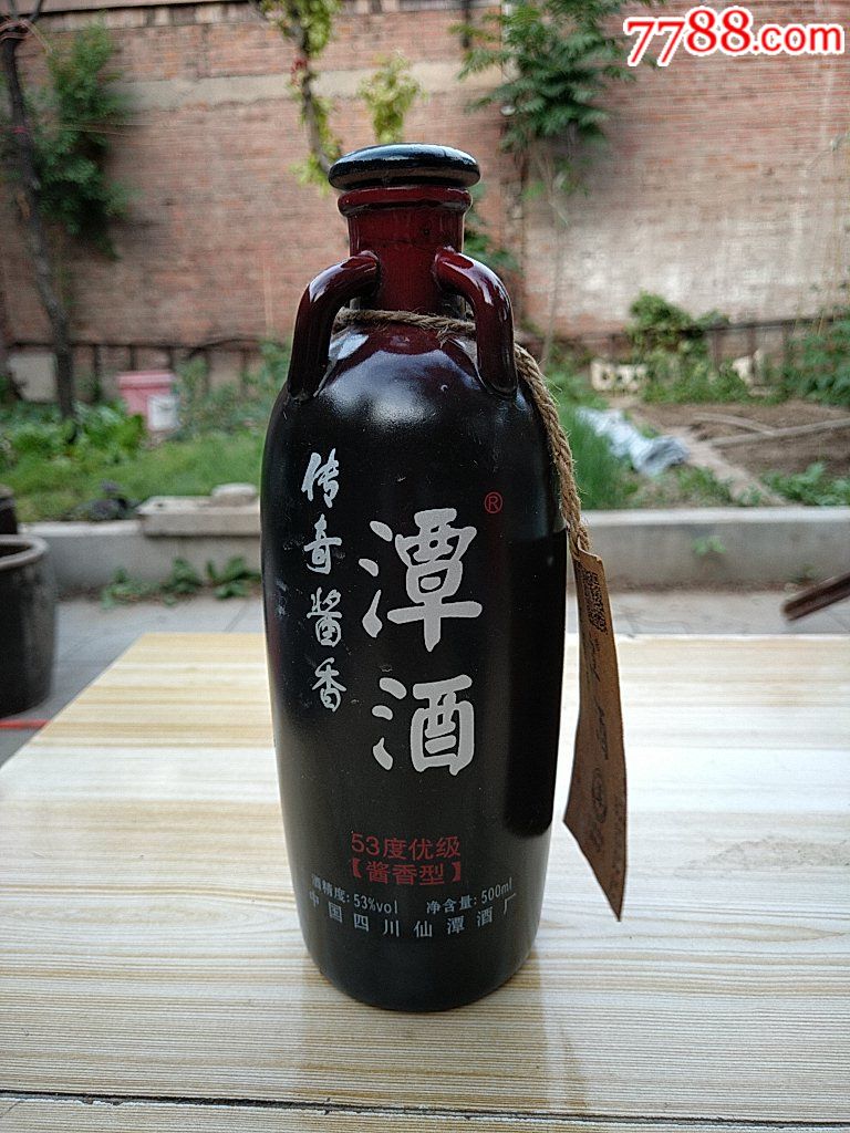 传奇酱香潭酒酒瓶