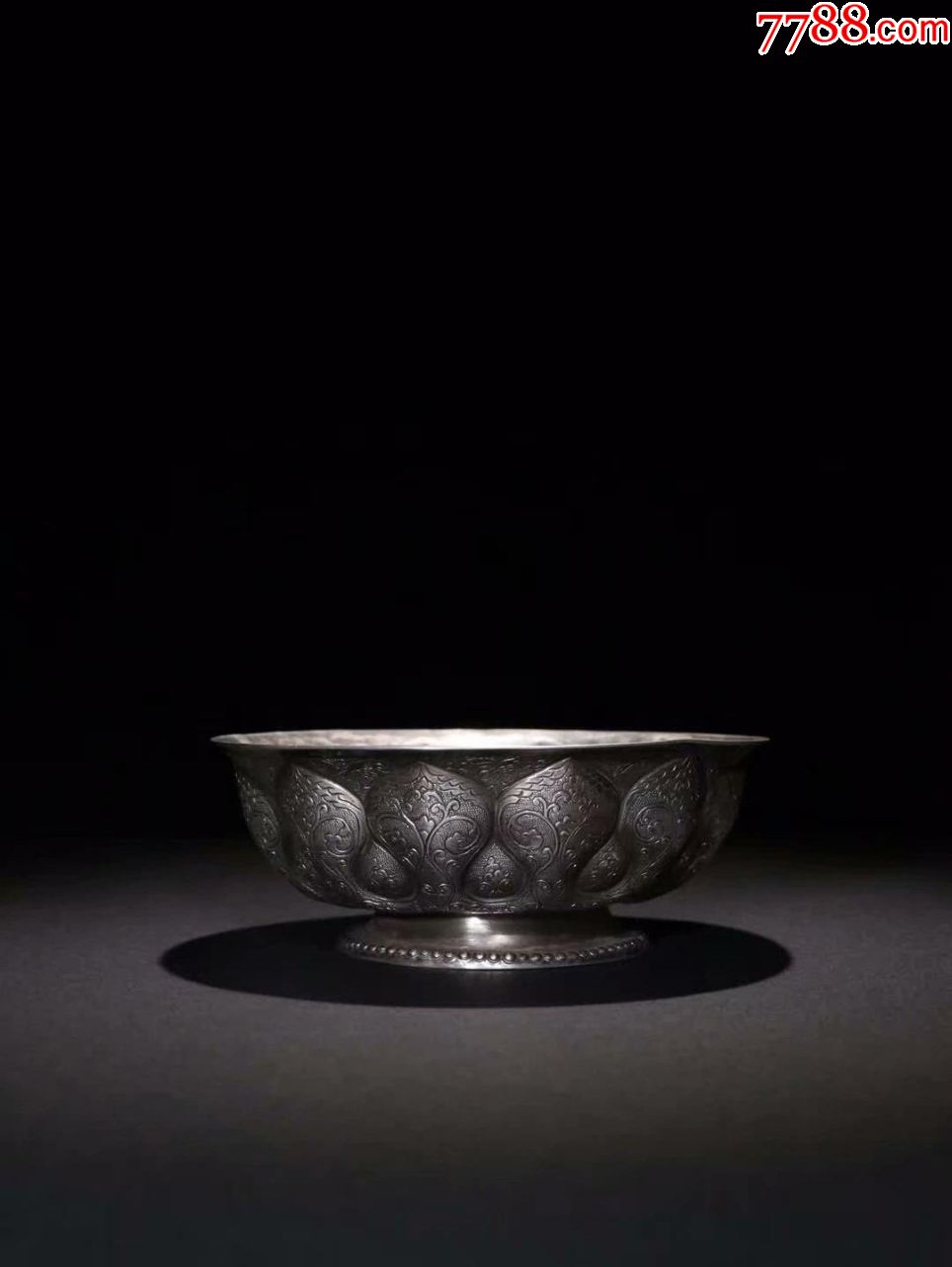 清末民初纯银制莲花纹碗