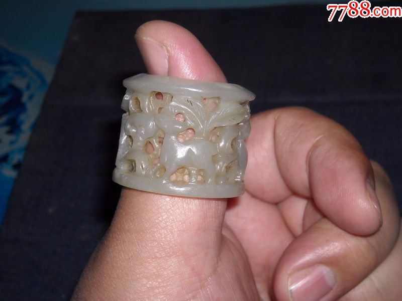 元代和田玉镂雕秋山玉扳指