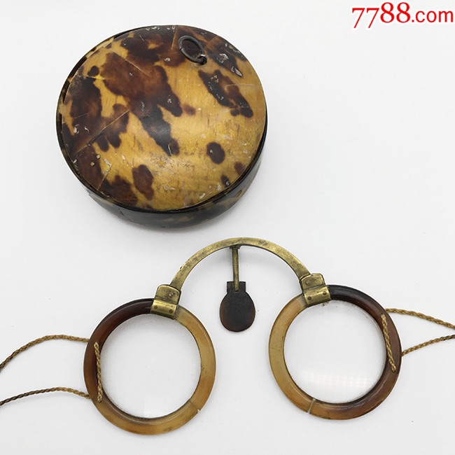 清代古董眼镜中式老古玩牛角黄铜折叠式眼镜手工戴帽木盒老件