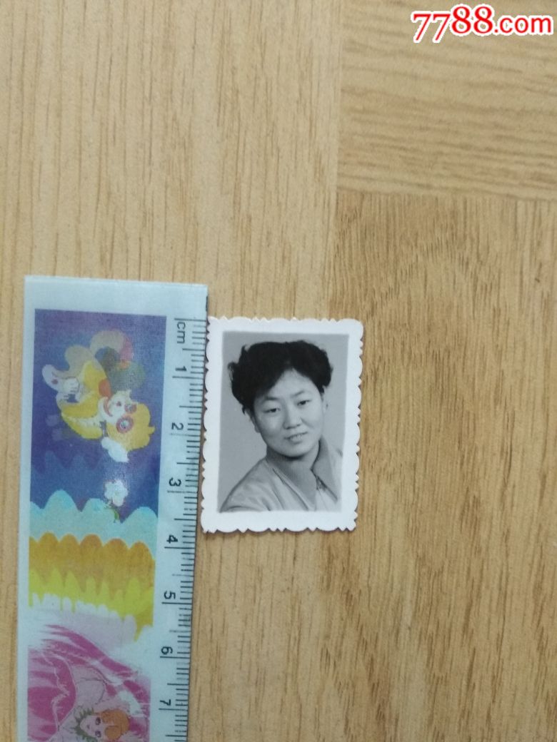 80年代/女孩/黑白照片/证件照一张