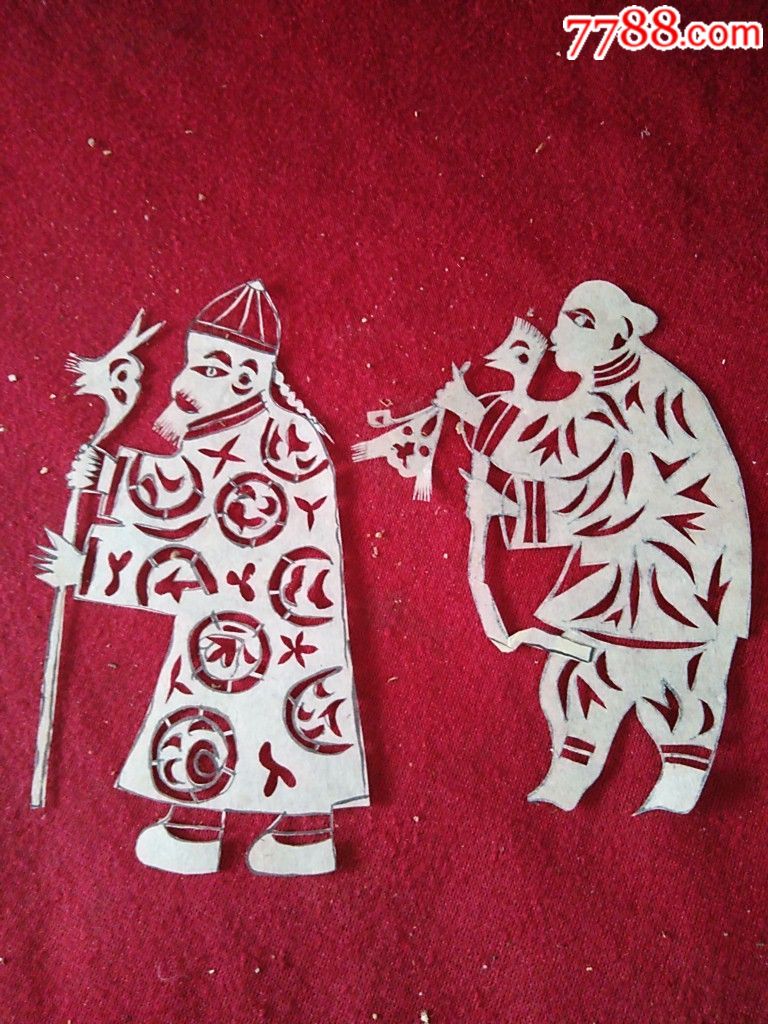 少见清代男士梳大辫子女士三寸金莲小脚题材剪纸一对夫妻