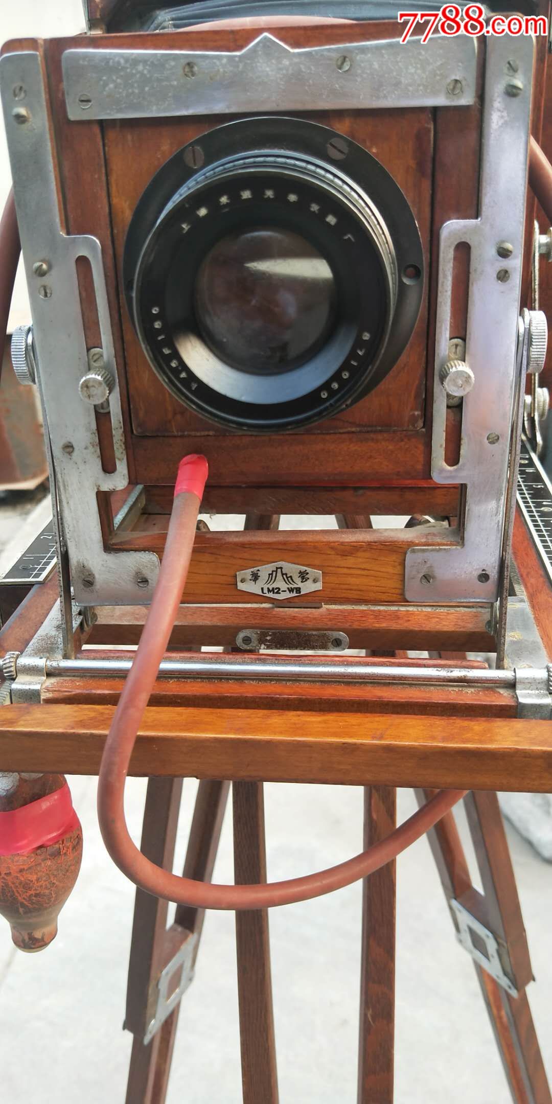 精品70年代华莹牌室外照相机一部,原厂配件,正常使用,品相如图.