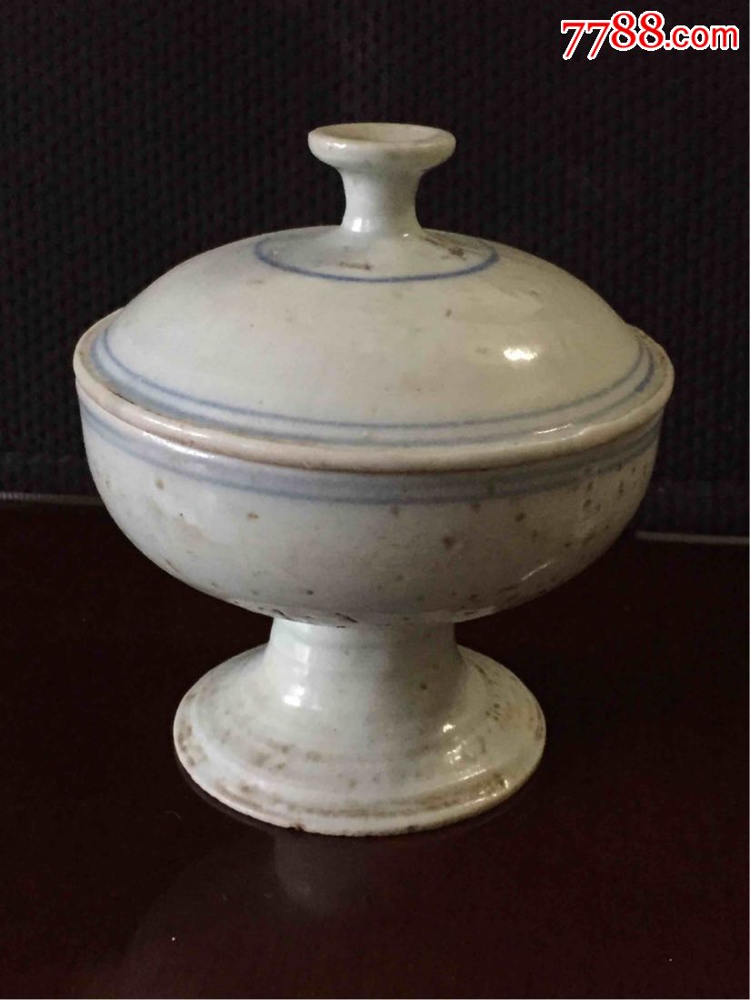 清代造型独特的瓷豆