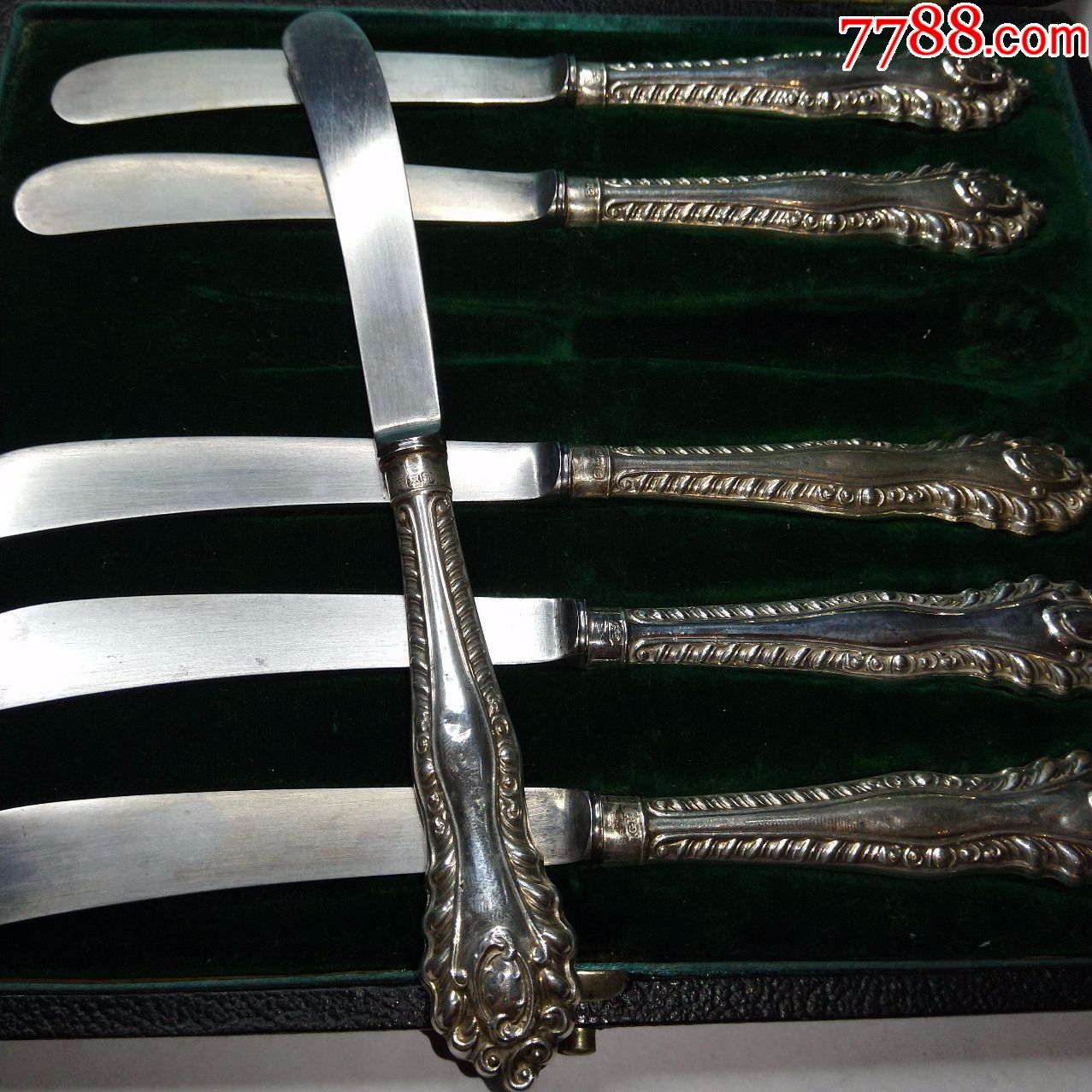 一套纯银把手餐刀