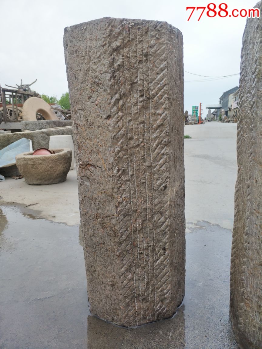 精品青石八棱石柱一对,皮壳老辣,完整漂亮.