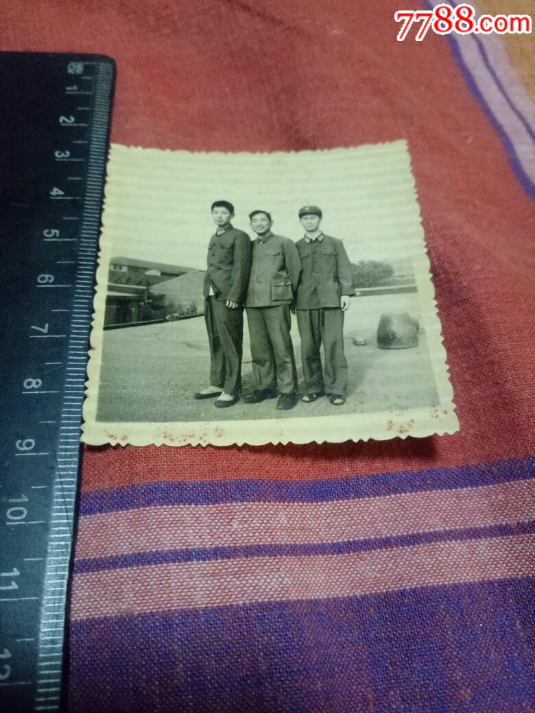 文革时期革命军人四个兜干部老照片欢迎选购