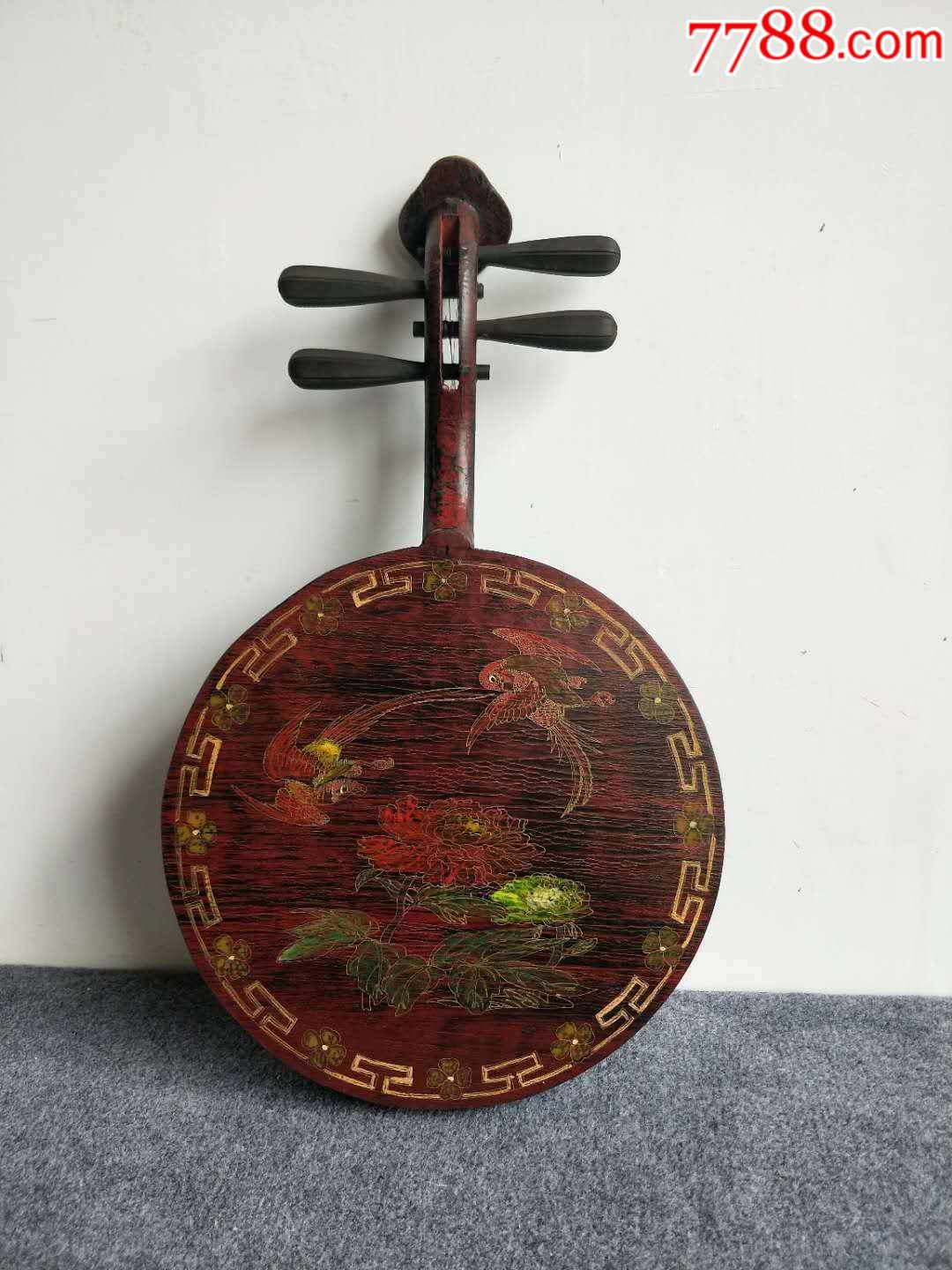 大漆月琴聲音悅耳動聽,完整無缺.尺寸:65/38cm