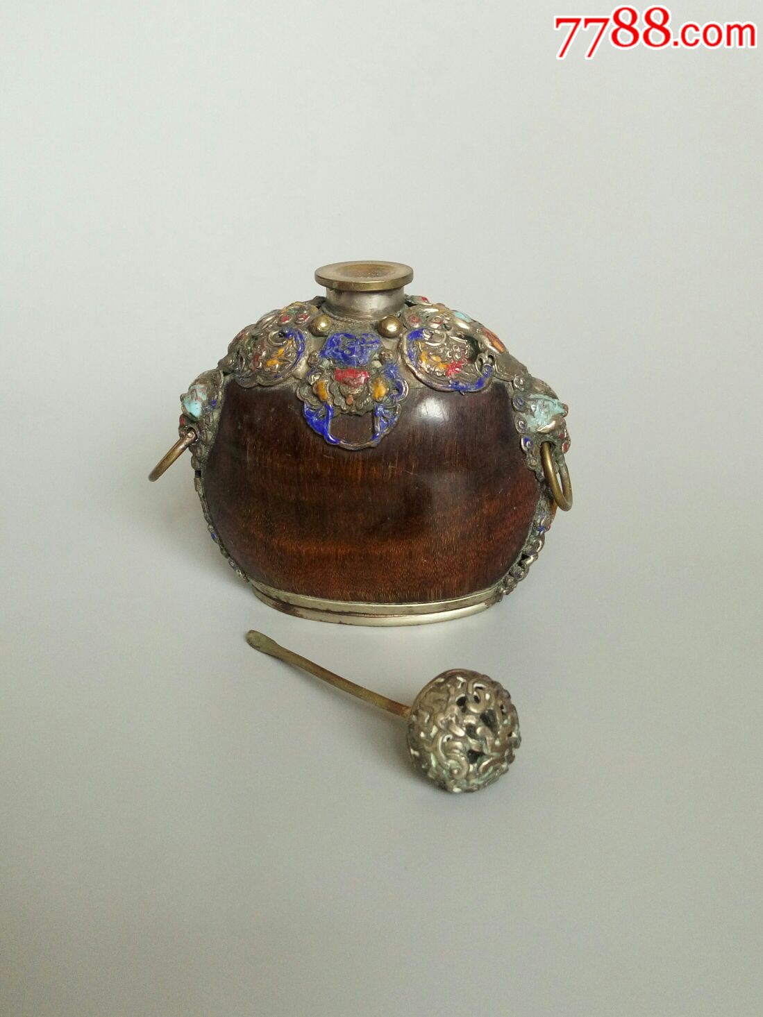 民国镶铜点翠双狮耳角质大烟壶