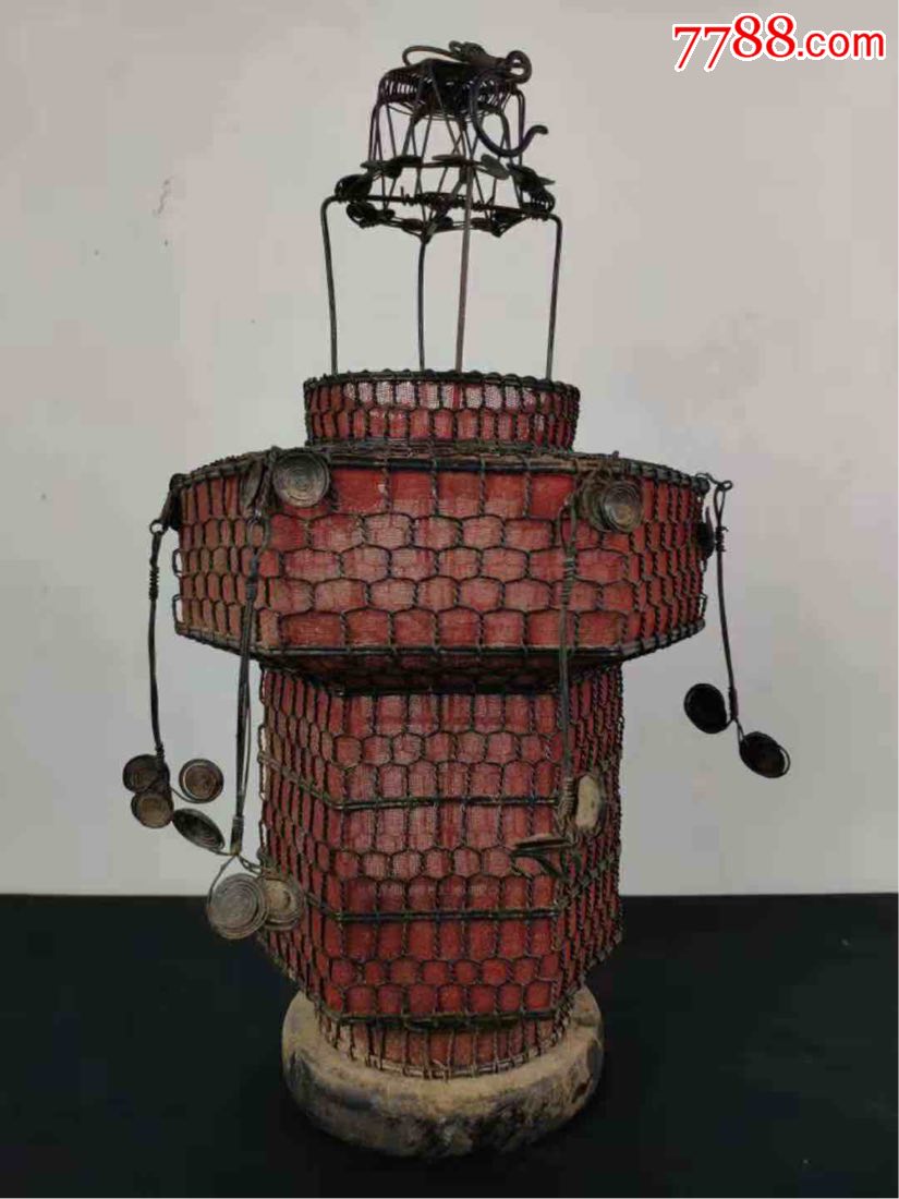 下乡所收纯手工编制六角金钱铁艺红灯笼保存完好无残缺丶品相尺寸如图