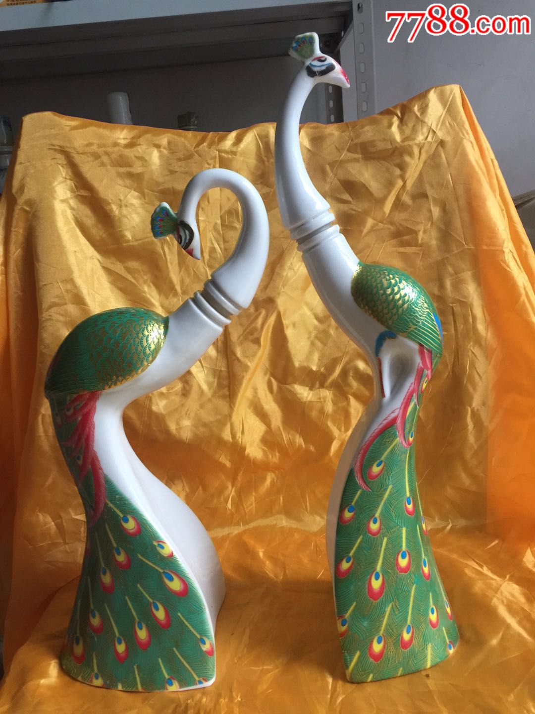 绿孔雀造型酒瓶一对