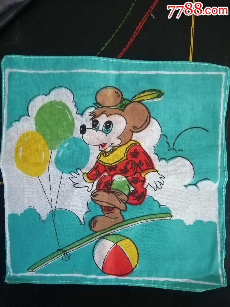 卡通小手绢压跷跷板