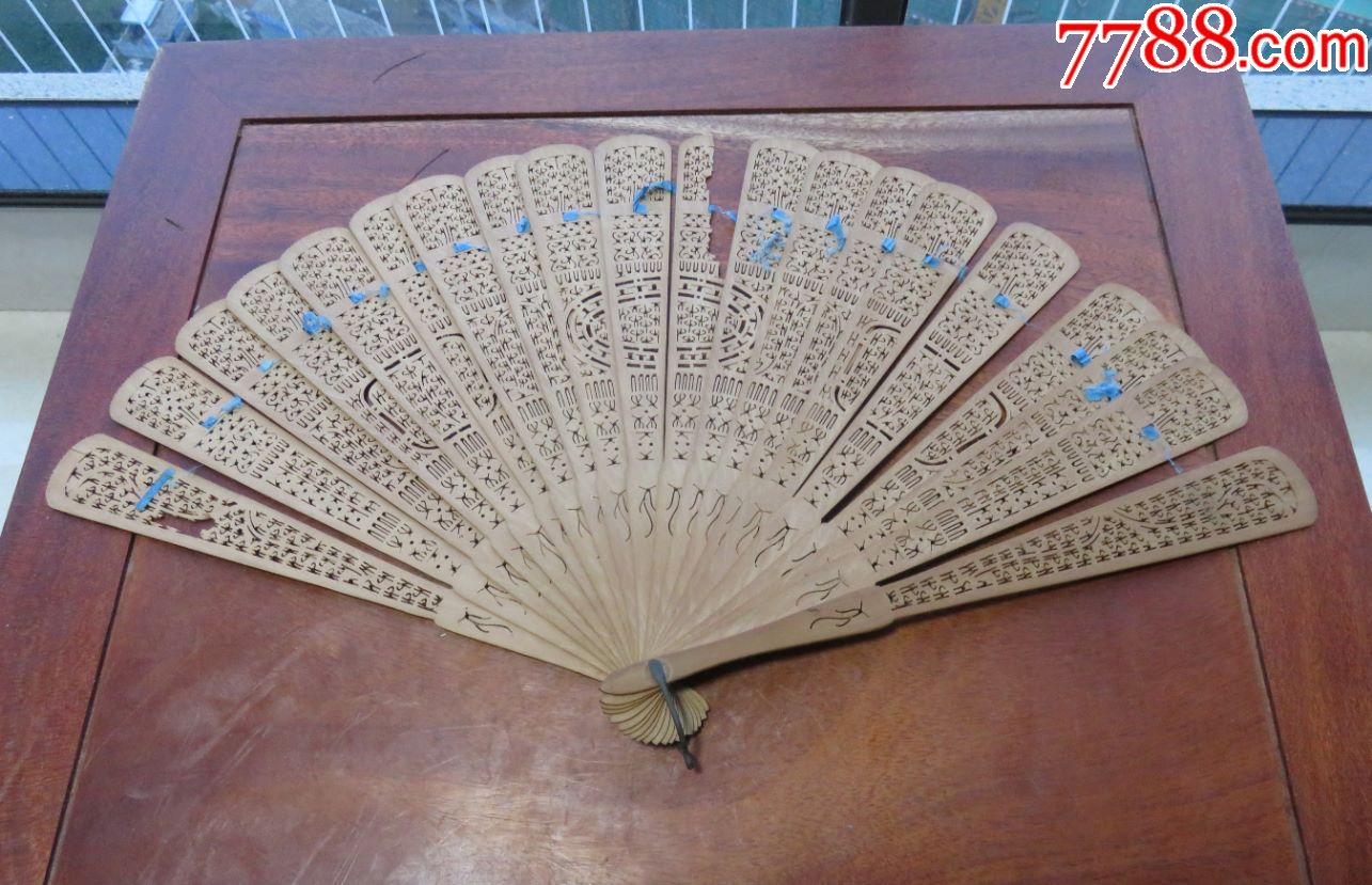 清代广州十三行外销香木精雕扇子