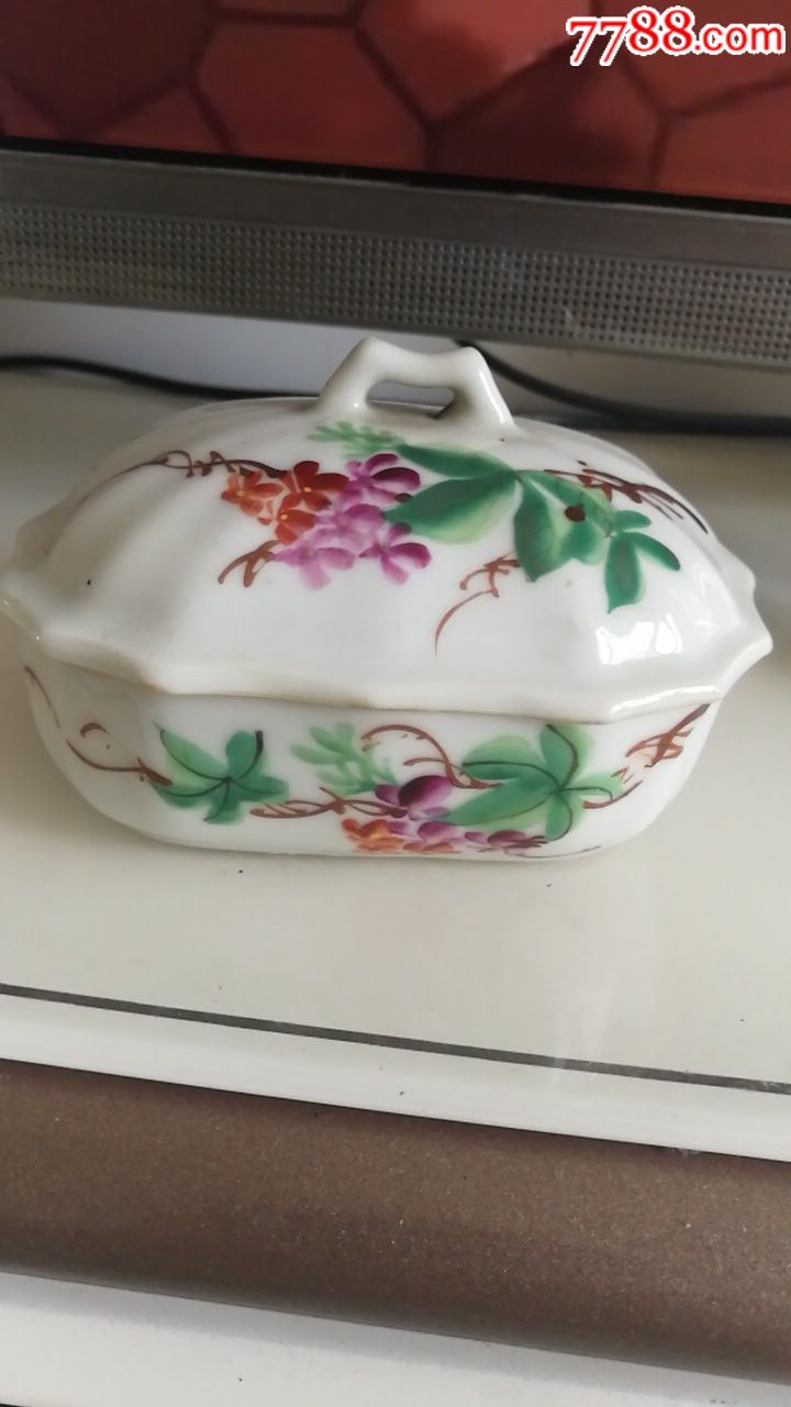 醴陵华新瓷厂2等底款民国瓷盒