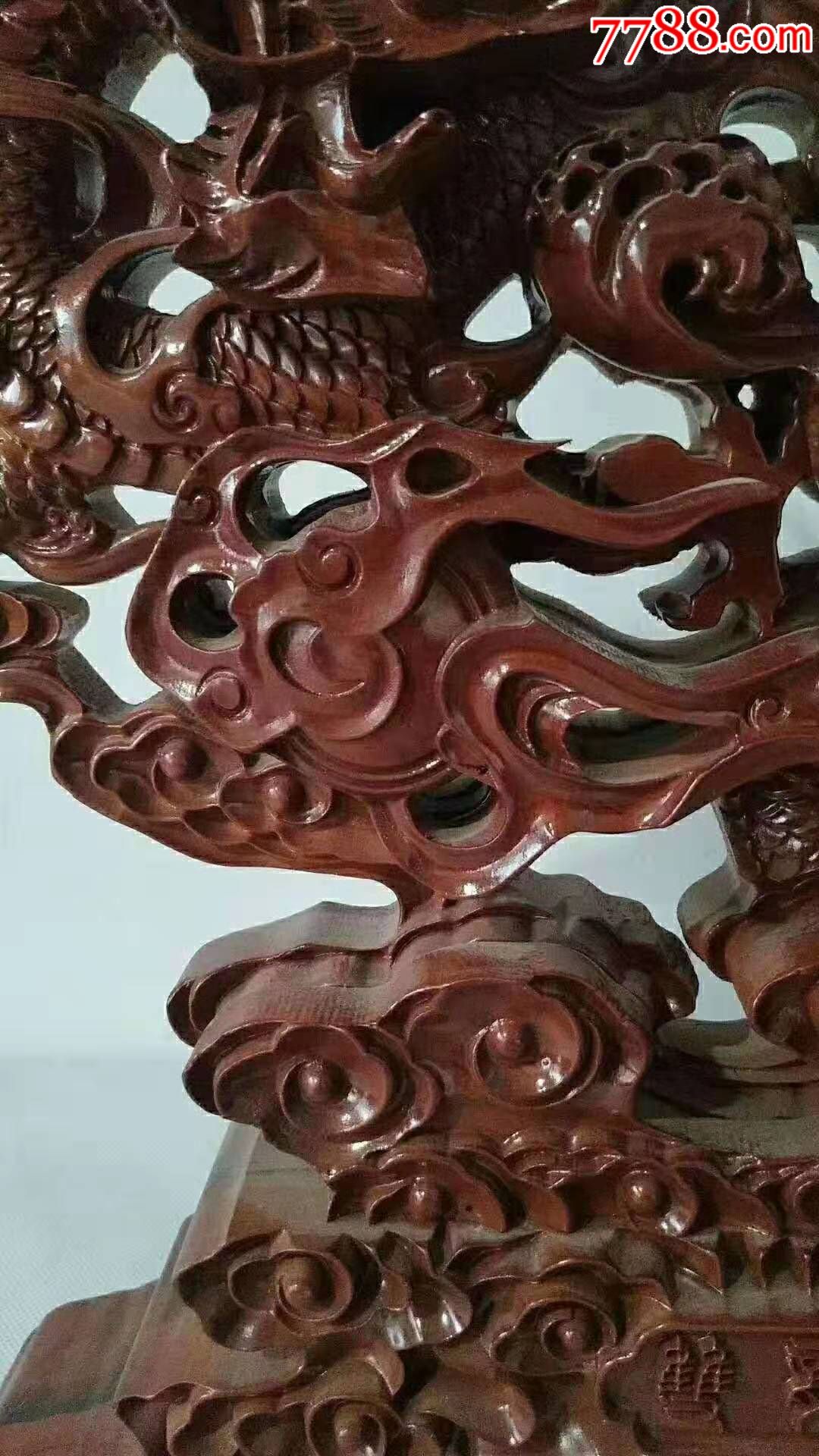 红木双龙戏珠摆件,雕刻精美生动,全品完整如图