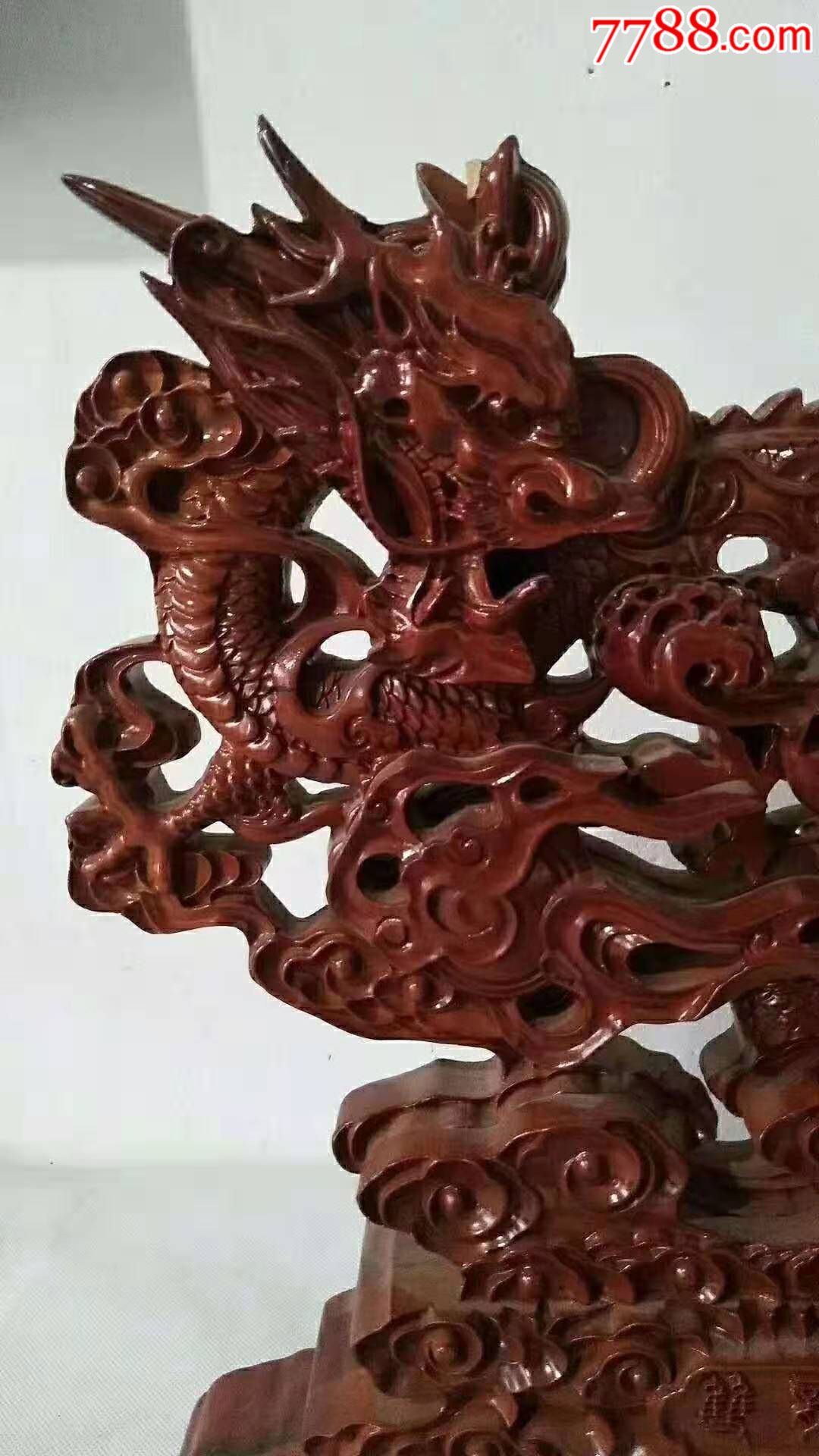 红木双龙戏珠摆件,雕刻精美生动,全品完整如图