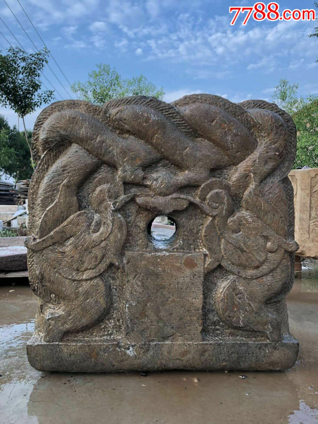 明代,青石龙头碑头一件,造型独特,双面工高浮雕,雕