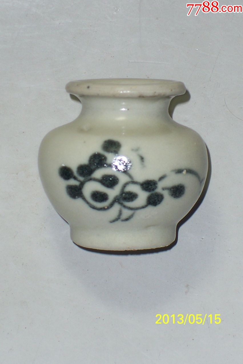 明代福建窑口花卉纹青花瓷唇口小瓶