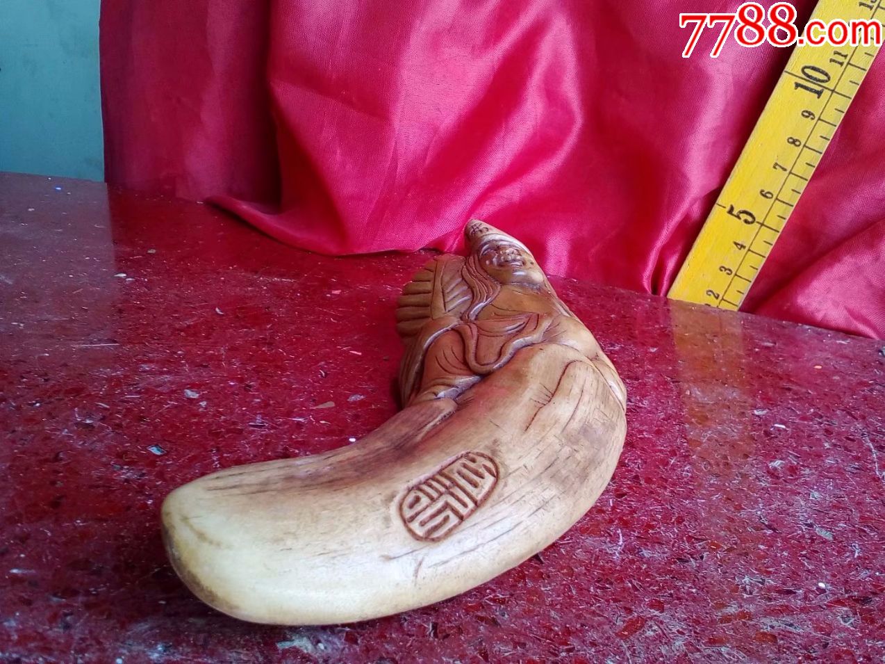 保证天然羊角,纯手工雕刻人物济公雕像,普通的羊角,不是高级的