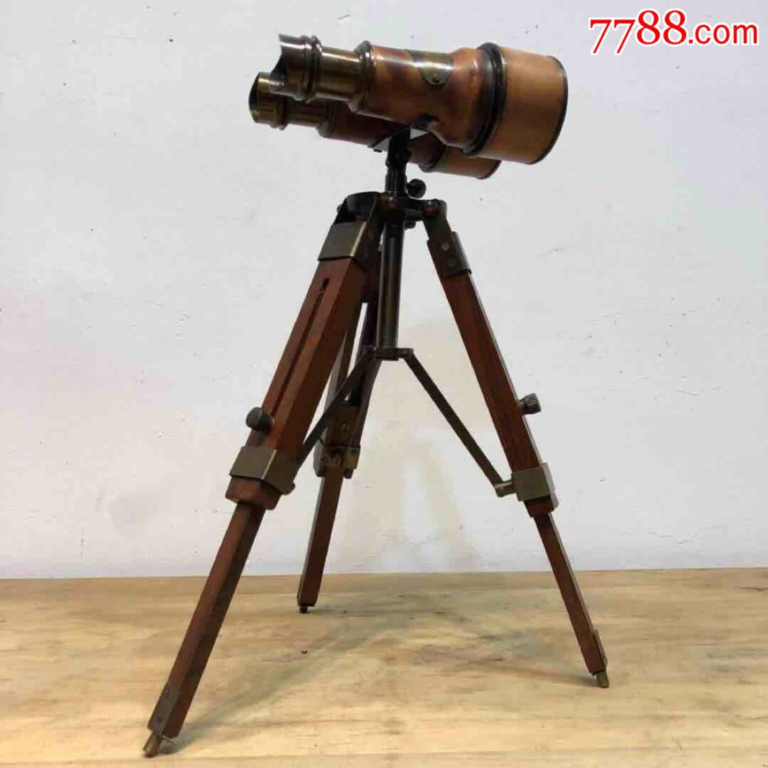 回流包真支架望远镜,精致漂亮,做工精细,外包真皮,水晶镜片,镜面清晰