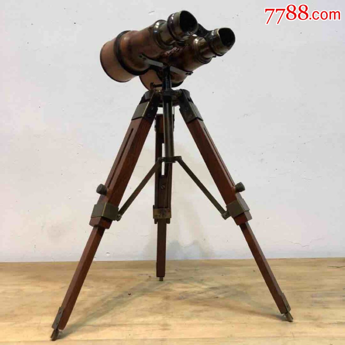回流包真支架望远镜,精致漂亮,做工精细,外包真皮,水晶镜片,镜面清晰