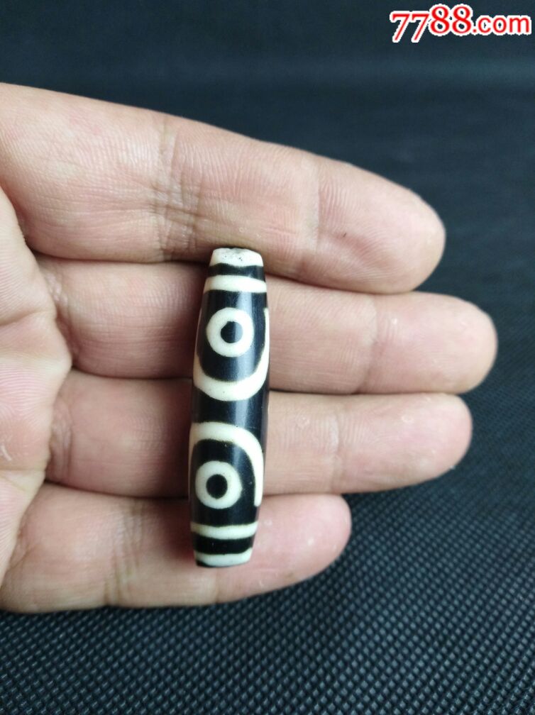 朋友间换货来的,清代老料器天珠