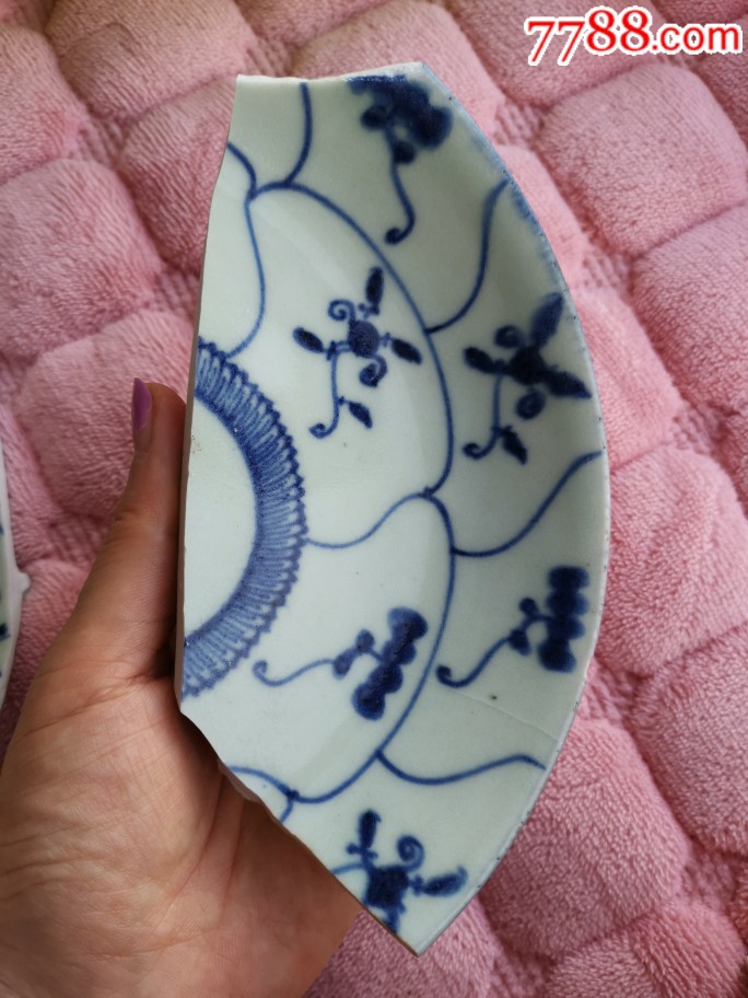 清代灵芝纹青花盘瓷片