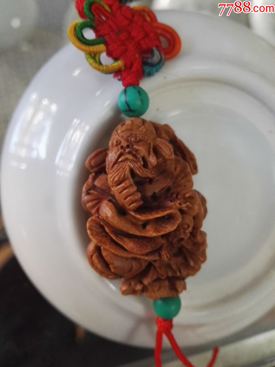 大师桃核雕刻精品