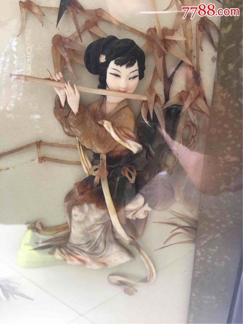 古典美女吹玉笛牛角雕工艺画-横玉留念收藏之佳品