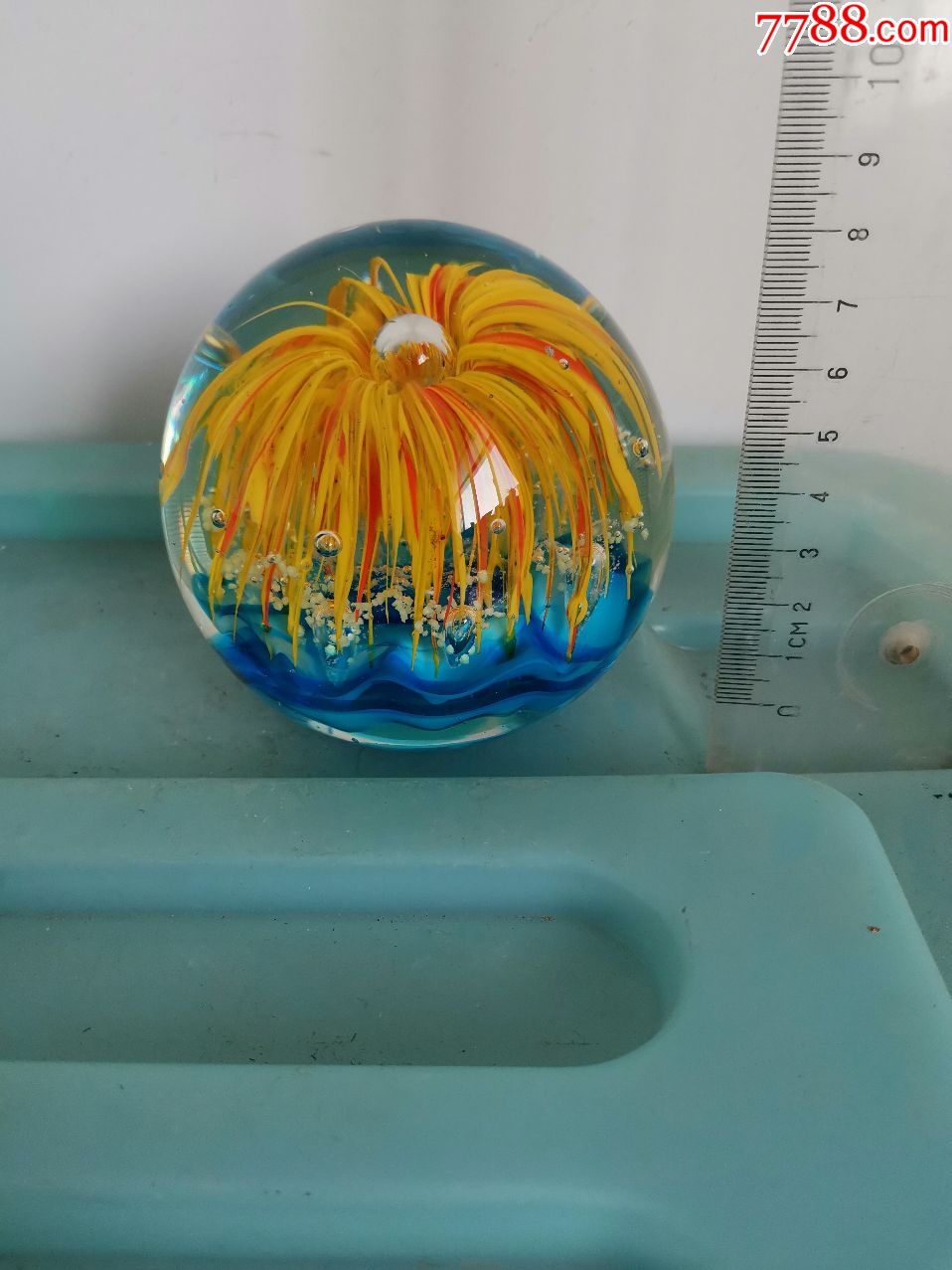 出老琉璃金海草琉璃球摆件