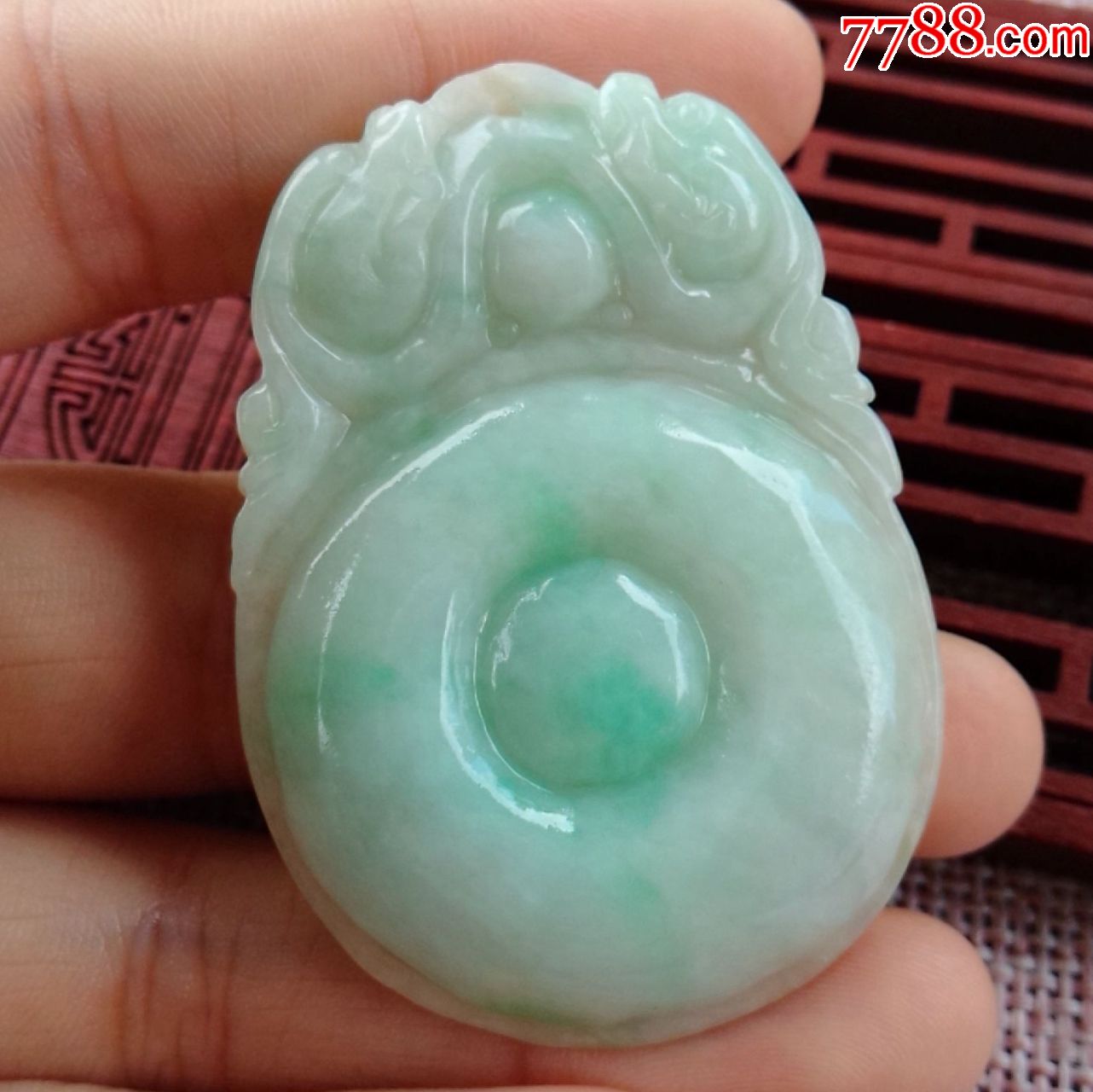 天然翡翠a货老坑冰糯种飘绿仿古如意通透水润精雕玉吊坠挂件