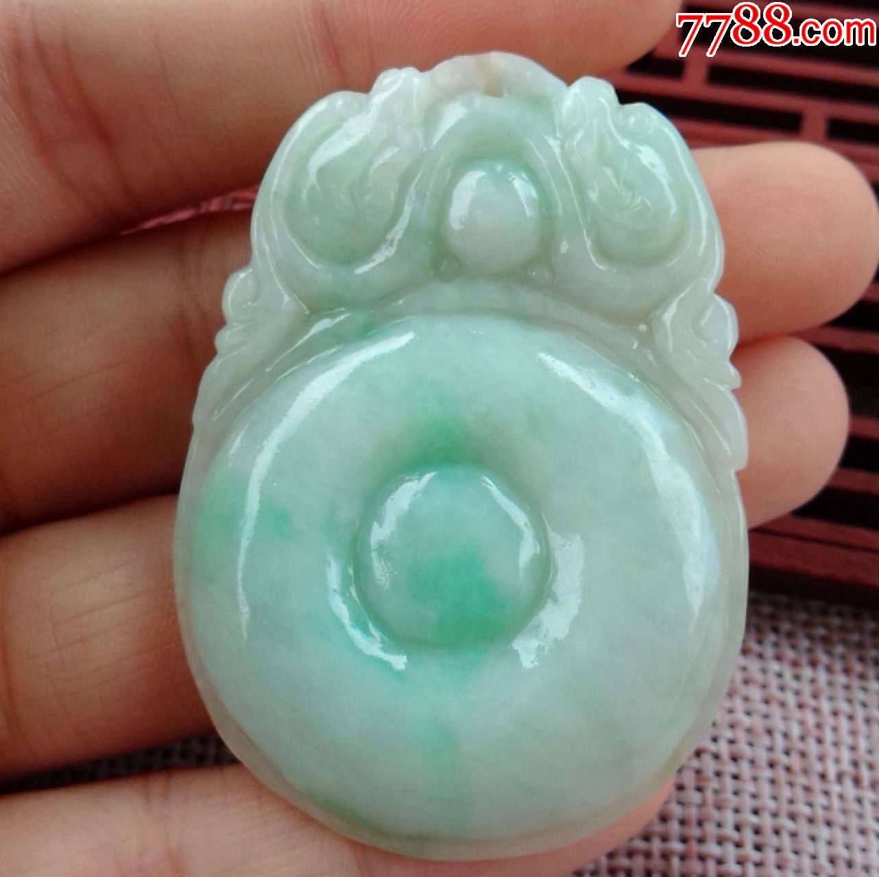 天然翡翠a货老坑冰糯种飘绿仿古如意通透水润精雕玉吊坠挂件