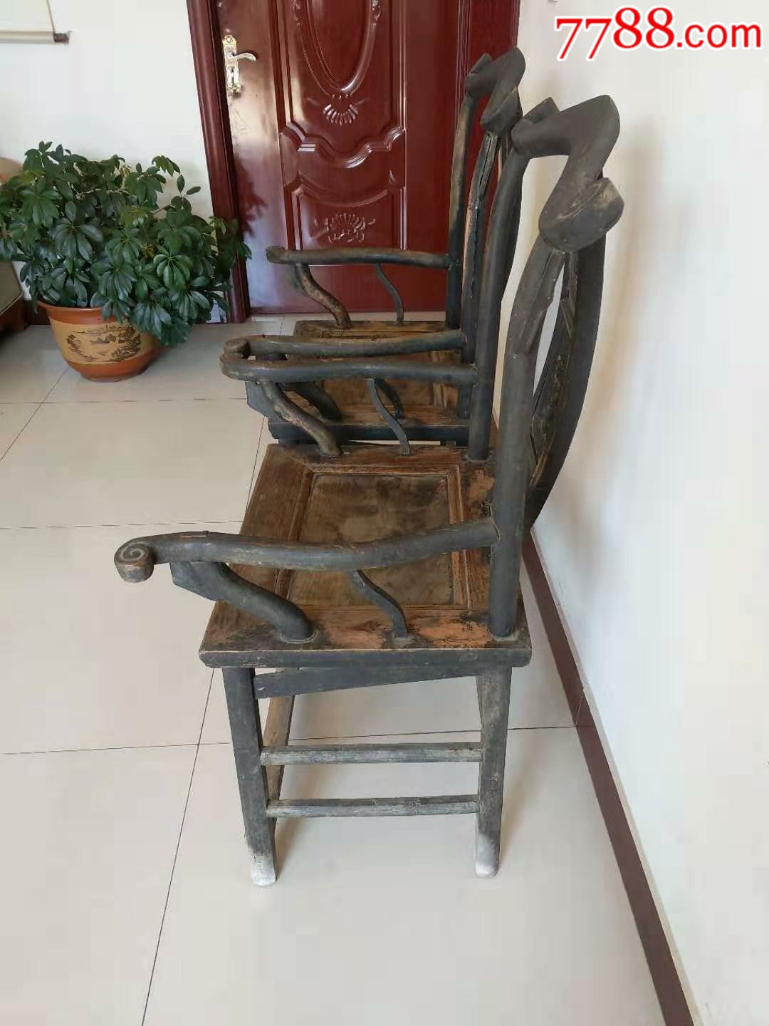 清代榆木官帽椅四出头做工自然包浆完整坚固望板刻有福字寓意深刻