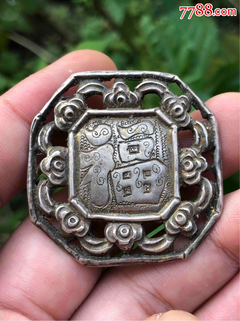 "商品>>>>99清代银狮子帽花9品￥30099清代银帽花