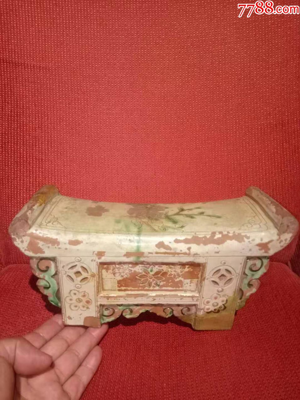 辽三彩瓷枕有修