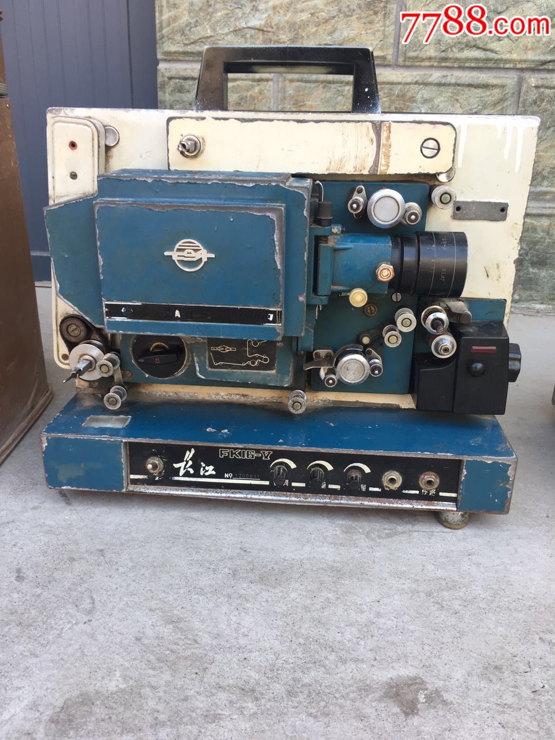 南京长江牌16毫米电影机,正常使用,声音,图像清晰,适合农家乐,会所