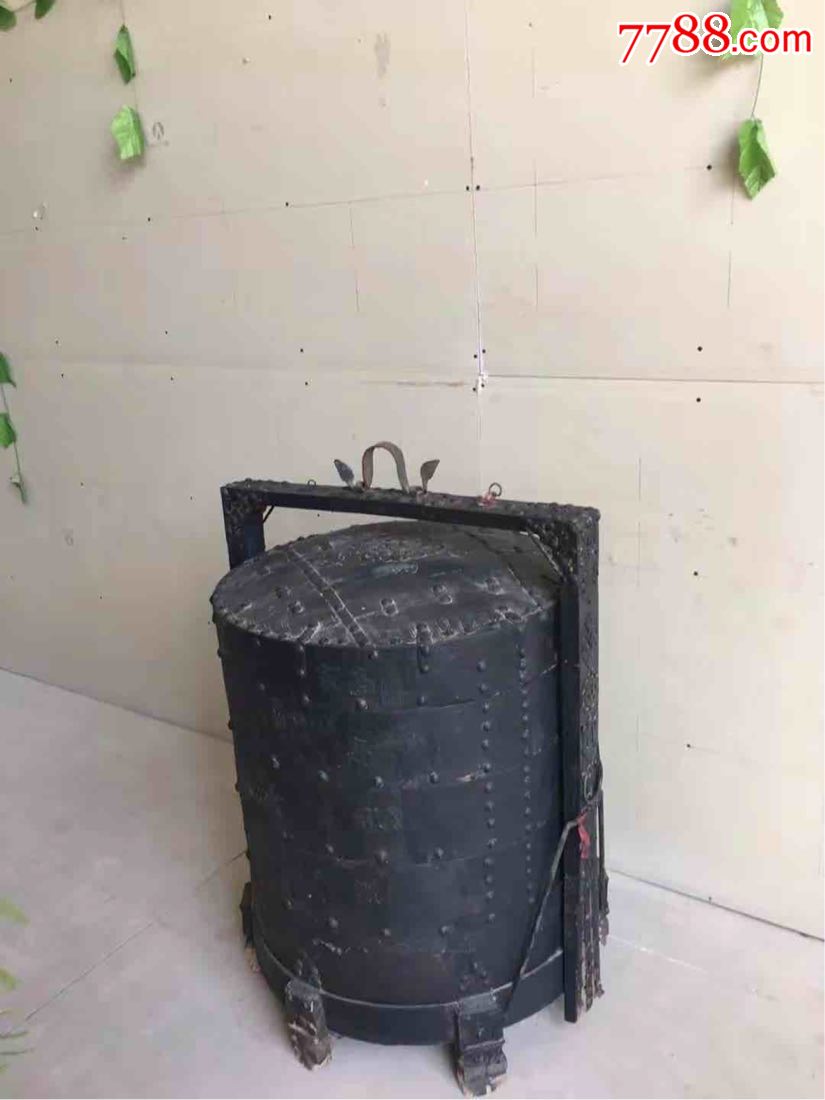 老食盒二人抬清末完整完美圆钉饱满上有福禄寿图案漂亮哦