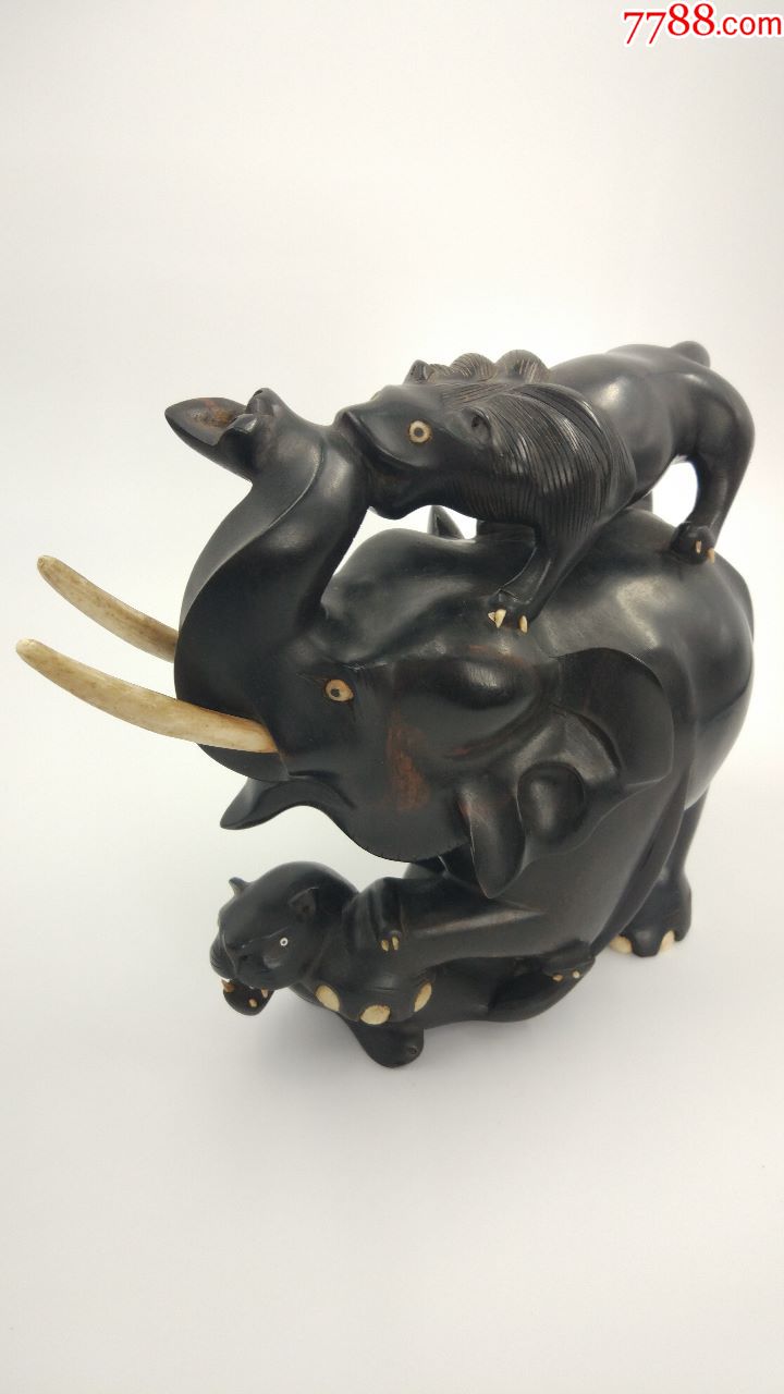 二豹斗象红木雕