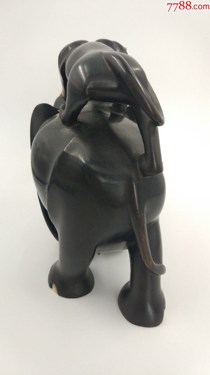 二豹斗象红木雕