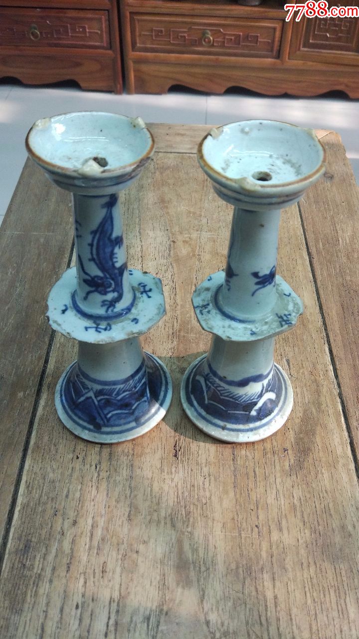 清中期青花龙纹烛台一对