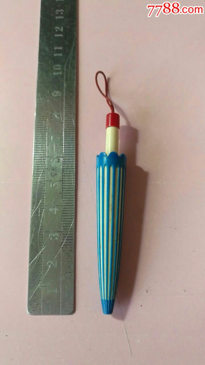 老的伞型圆珠笔一支