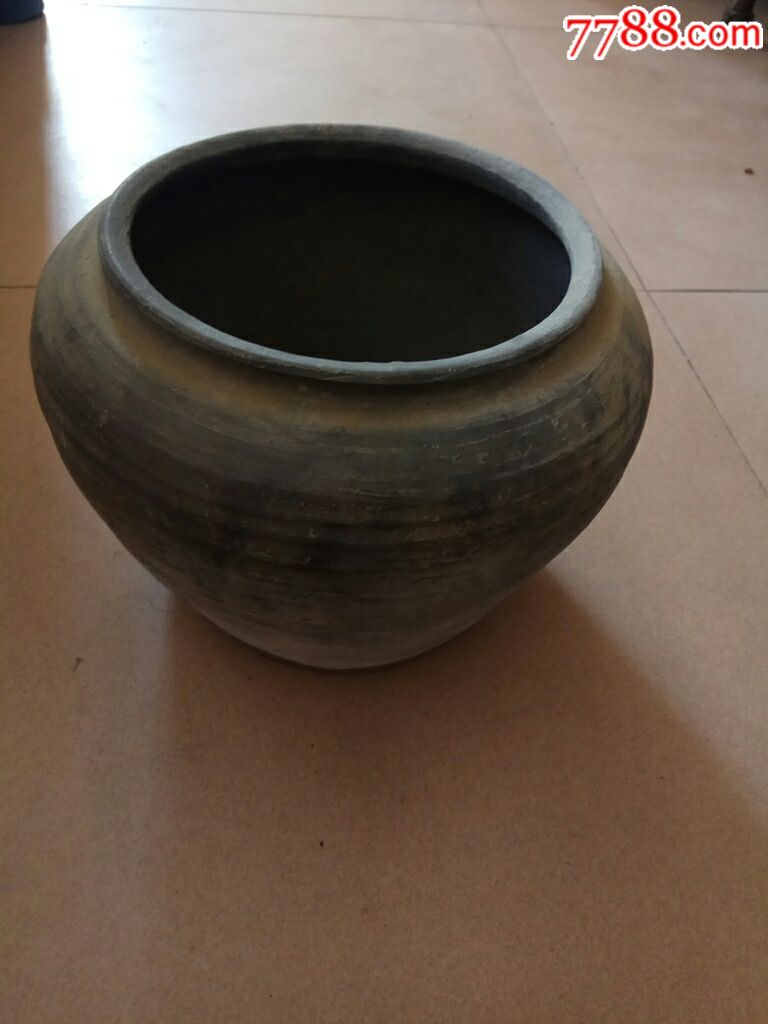 年代挺久的完整老陶罐
