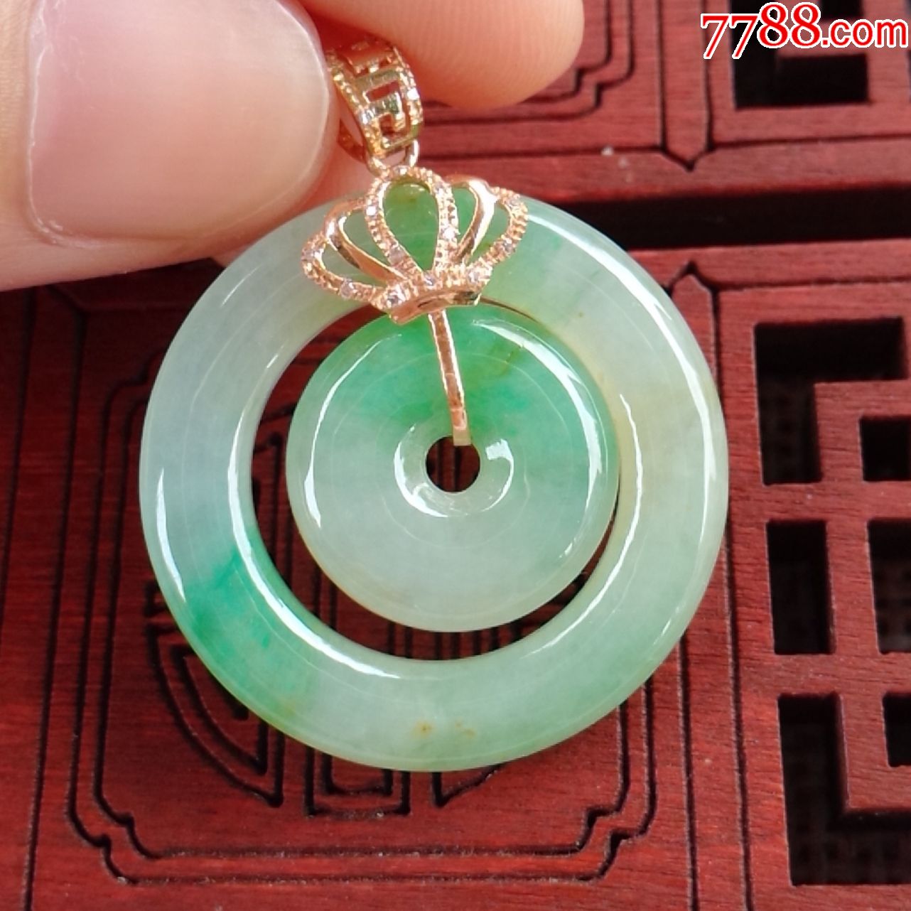 天然翡翠a货冰糯种飘绿子母扣18k金伴钻水润起光吊