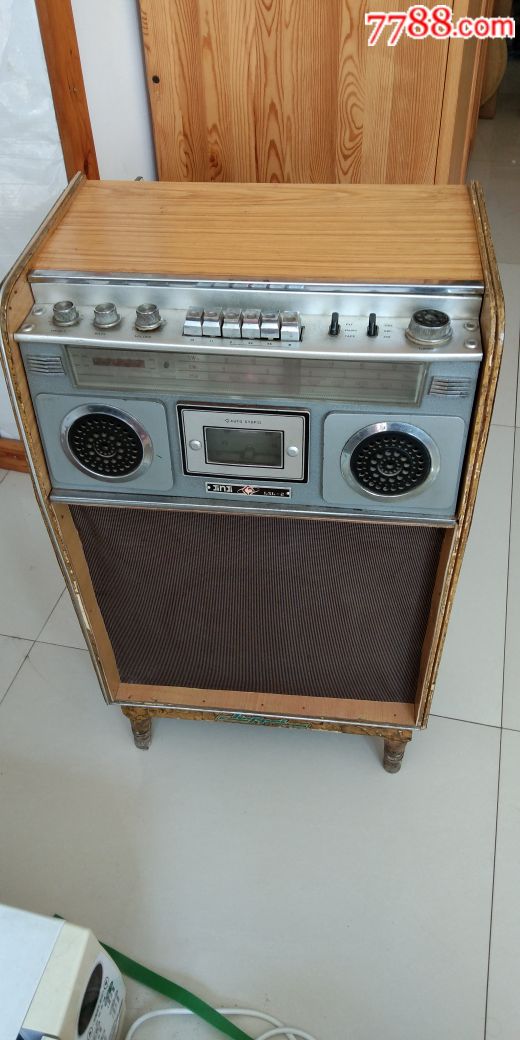 金鸡牌落地式收录机