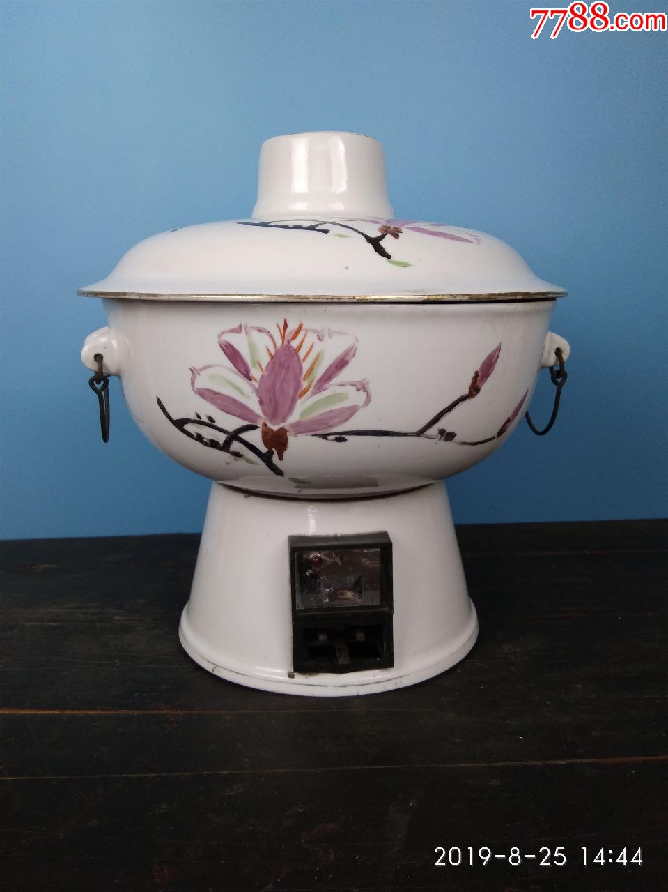 八十年代手绘玉兰花图电磁火锅锅内瓷罩有裂线仅供收藏不能使用