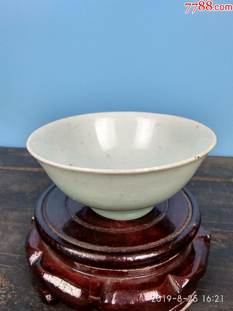 清朝嘉庆景德镇天青釉"生"款小碗