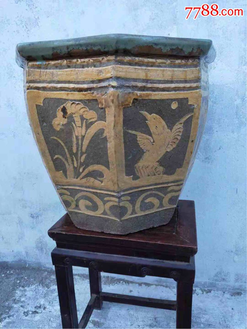 清末民初八角画缸,造型独特美观漂亮,釉色均匀,包老完整,适合收藏和